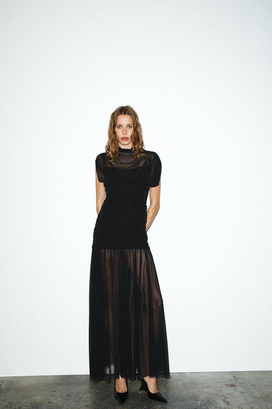 #121315, Noir